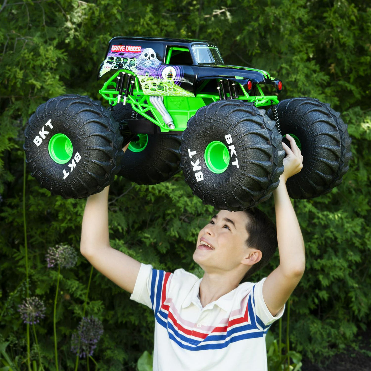 Monster Jam, Official Mega Grave Digger All-Terrain Remote Control Monster Truck with Lights, 1: 6 Scale, Kids Toys for Boys