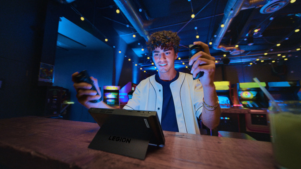 Lenovo – Legion Go 8.8′′ 144Hz WQXGA Gaming Handheld – AMD Ryzen Z1 Extreme – 16GB with 512 GB SSD – Shadow Black